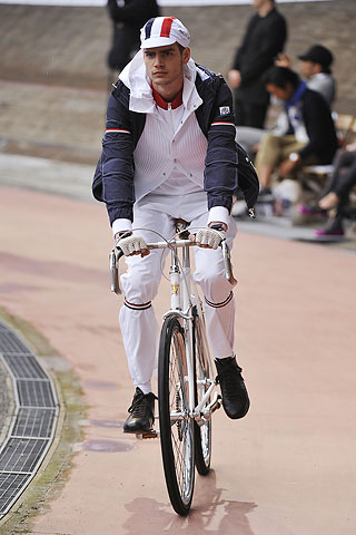 Moncler Gamme Bleu / - 2011